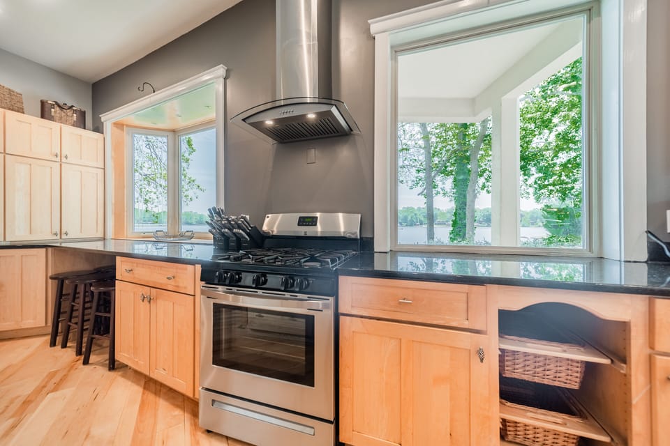 Kitchen gas range & oven.