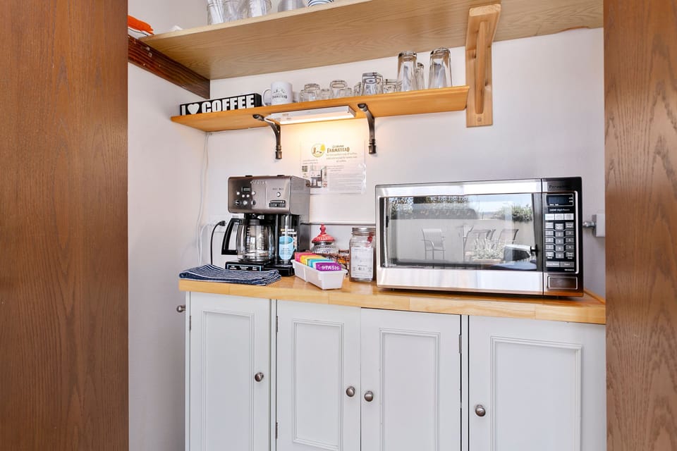 Coffee pot, hot water, toaster oven, microwave, cutlery, and really I didn't see anything missing that I wish I had." ~Review by Alicia *****~ Mini Kitchen area