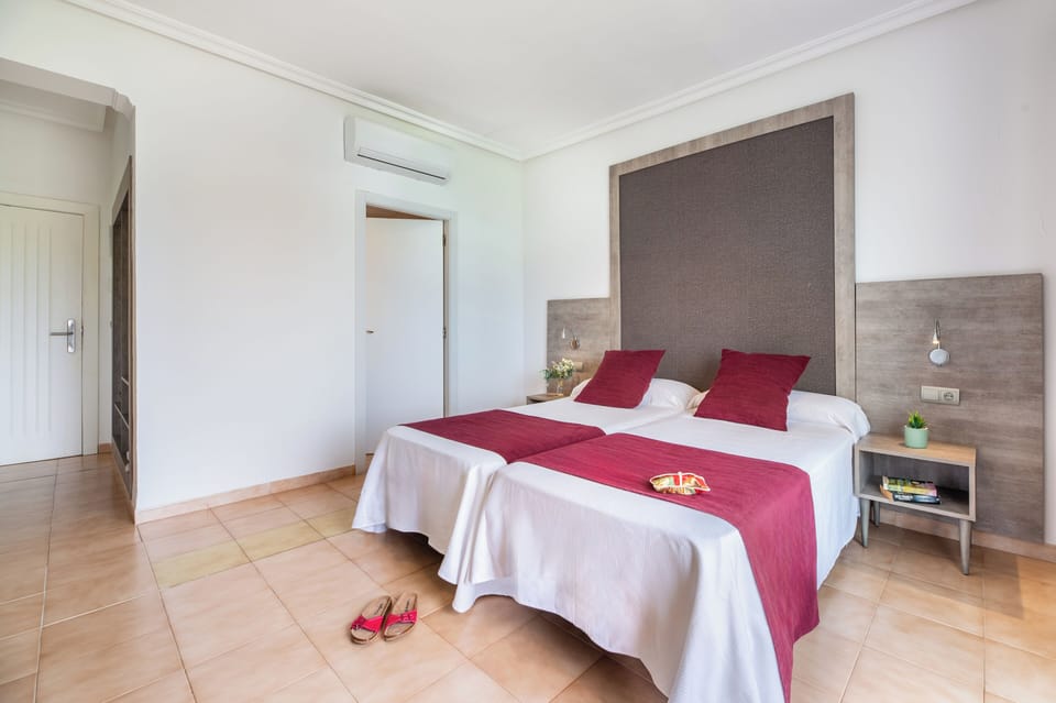 In-room safe, WiFi (free)