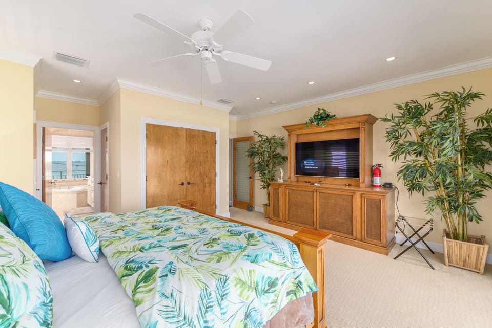 Oceanfront Master Suite w/ private bath & terrace on third level