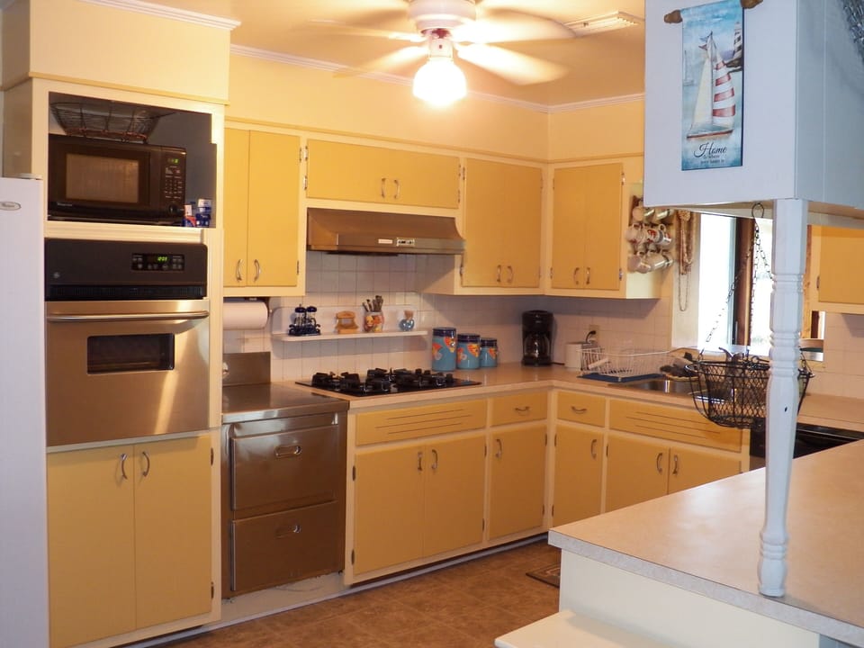 Kitchen with Oven and Dishwasher
