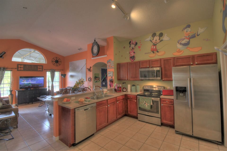 FULLY equipped kitchen all stainless appliances-Open concept on Dinning & Living