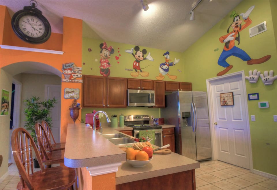 FULLY equipped kitchen all stainless appliances-Open concept on Dinning & Living