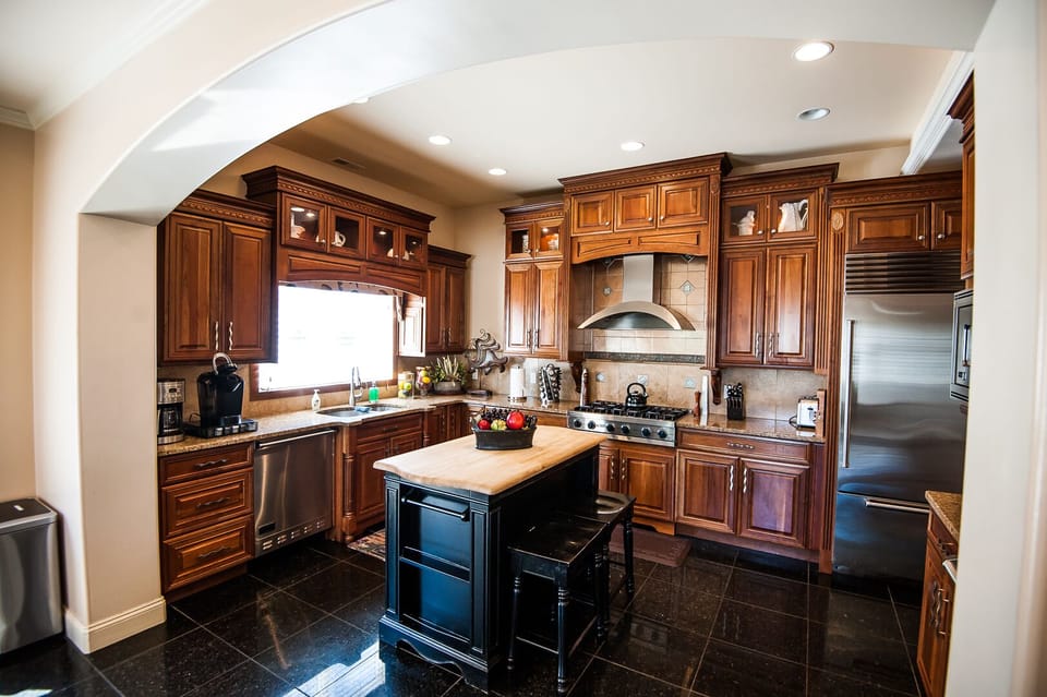 Spectacular gourmet kitchen equipped with professional appliances.