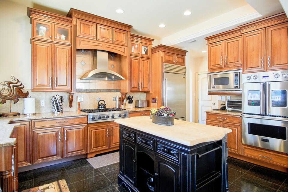 Spectacular gourmet kitchen equipped with professional appliances.