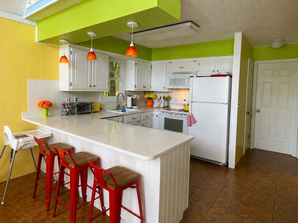 Fully Equipped Kitchen • Premiere, Charming Lakefront ♥️🌅🛶☀️🧡