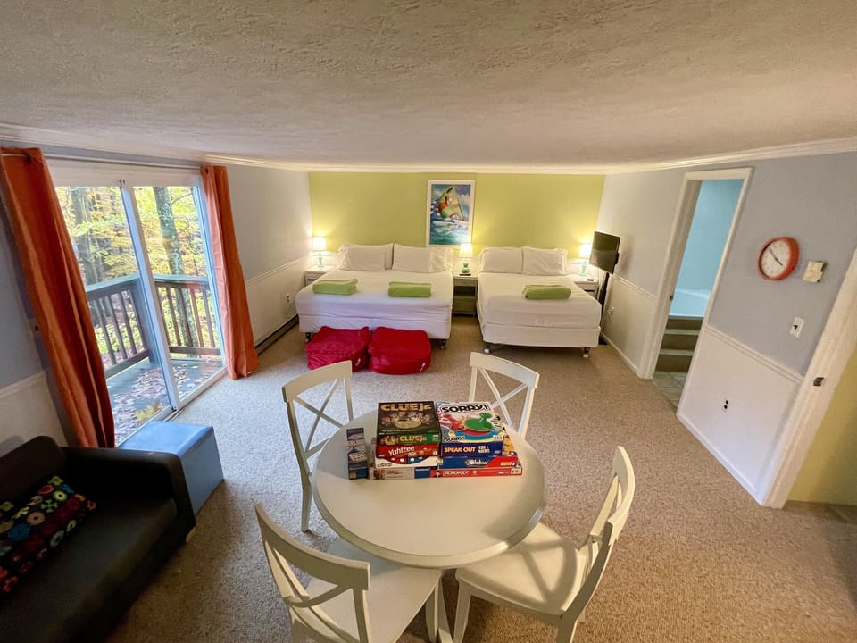16 X 25Ft. BR w/ deck and game table, 1 King & 1 Full w/ensuite, 1 Pullout Bed 