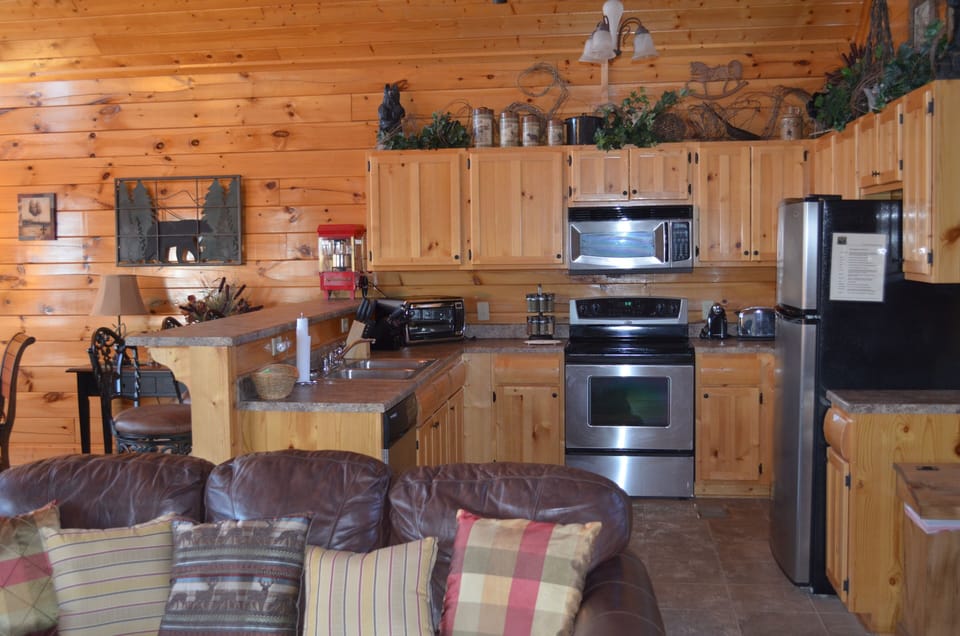 Fully stocked kitchen!