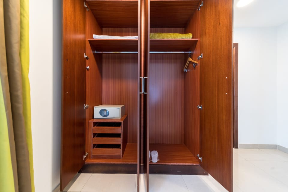 One bedroom Twin Apartment | Premium bedding, in-room safe, desk, blackout drapes