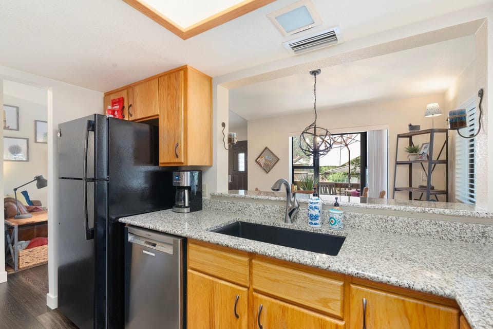 Newly renovated well-stocked kitchen with new upscale appliances