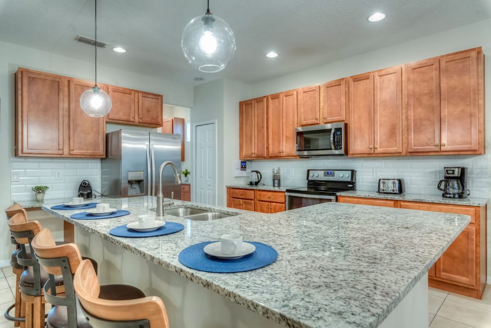 Full kitchen