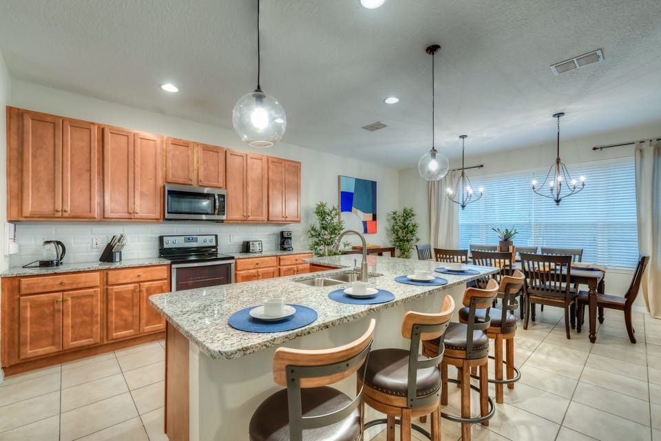 Full kitchen