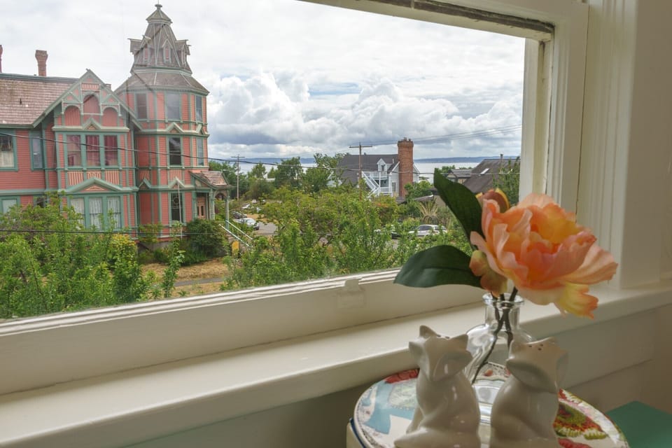 Tree tops, Ann Starett mansion and ferry boats.