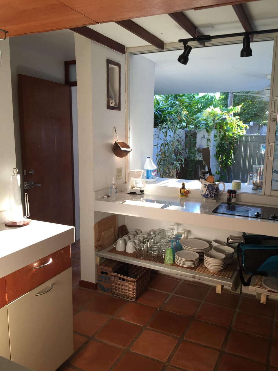 Kitchen with oven, silverwear, plates, etc. for 6 people.