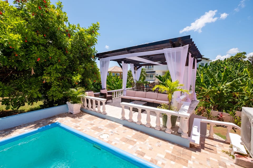 Gather, Relax & Celebrate Together — Perfect for Groups & Families