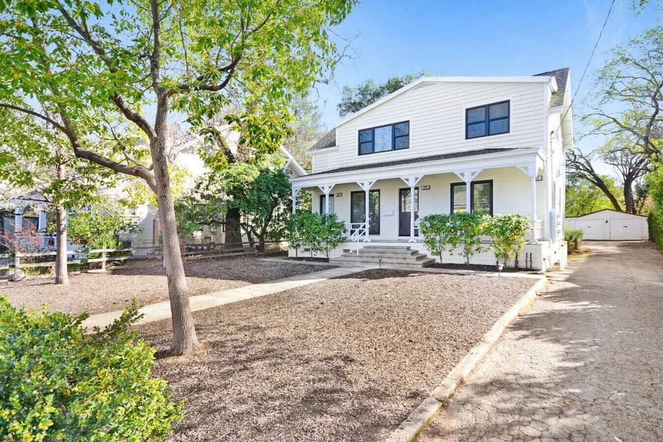 Front porch entrance