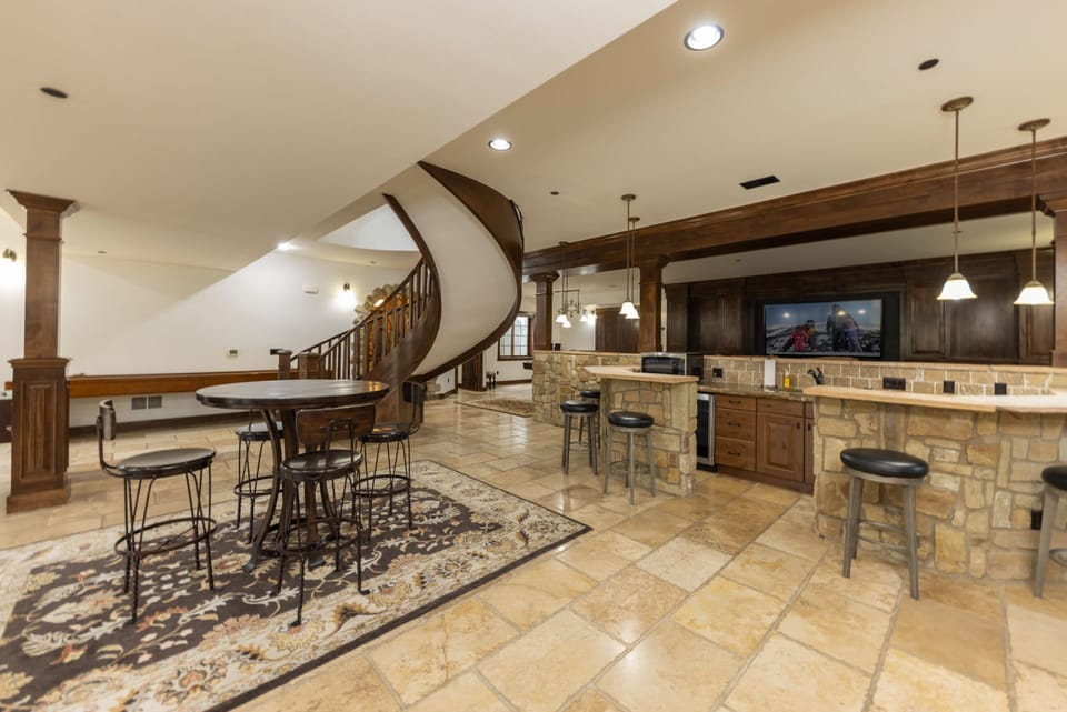 Recreation, Lower level