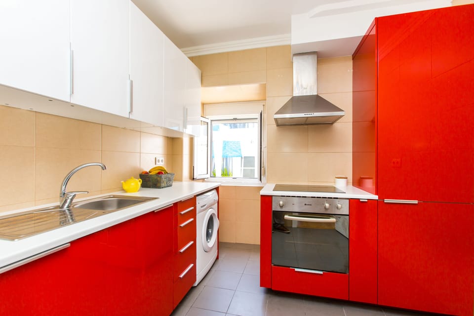 Full Equipped Modern Kitchen with Dishwasher, Microwave and Washing machine