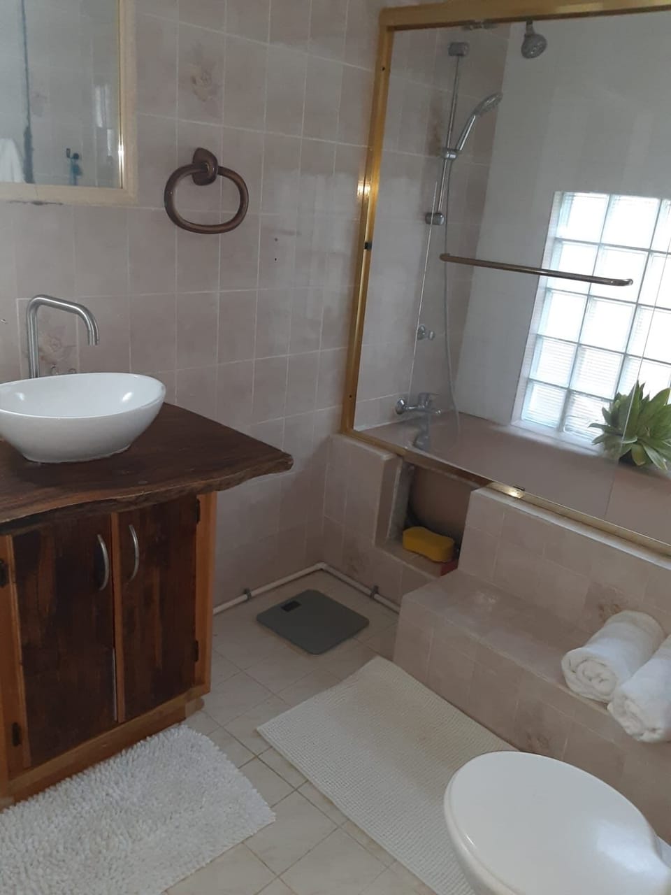 Bathroom on 2nd floor with tub