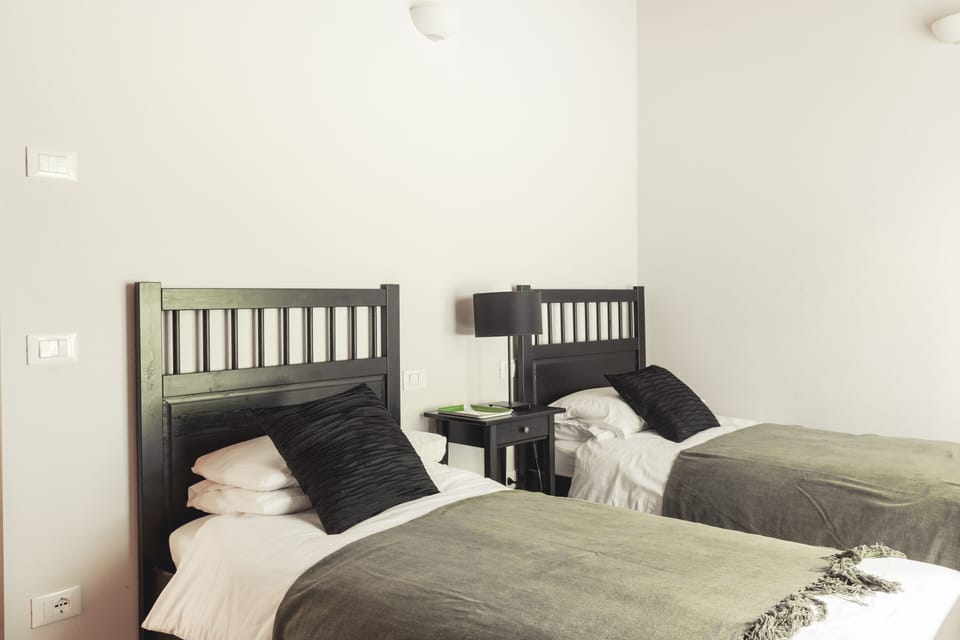Bedroom 3 with twin beds. 