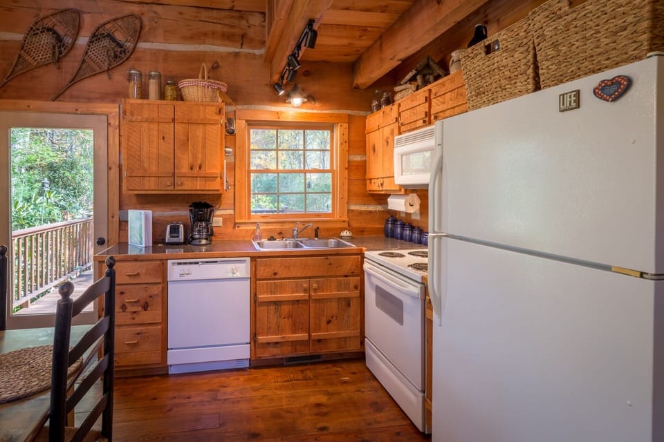 A well equipped and functional kitchen that will meet all of your needs