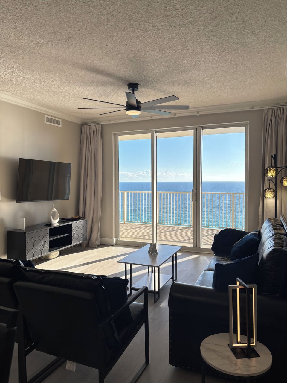55" smart tv w/Netflix, prime & FDTV+ or choose to enjoy sparkling water views