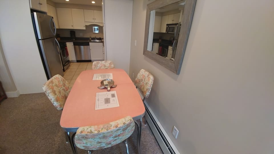 Lower unit sitting table