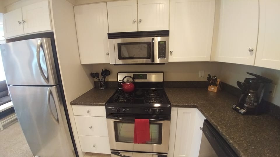 Lower unit kitchen