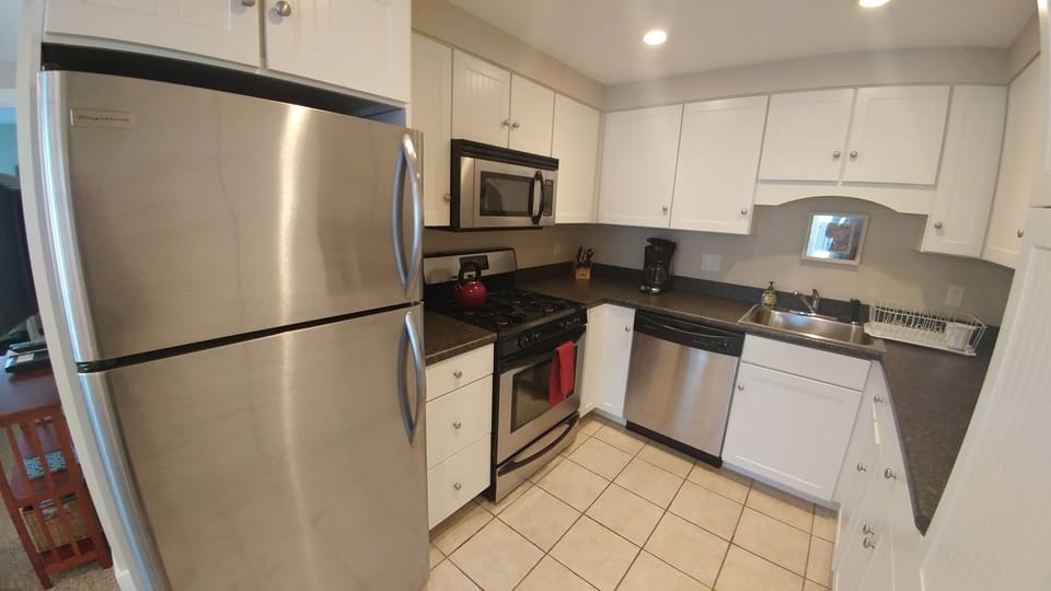Lower unit kitchen
