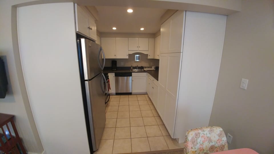 Lower unit kitchen
