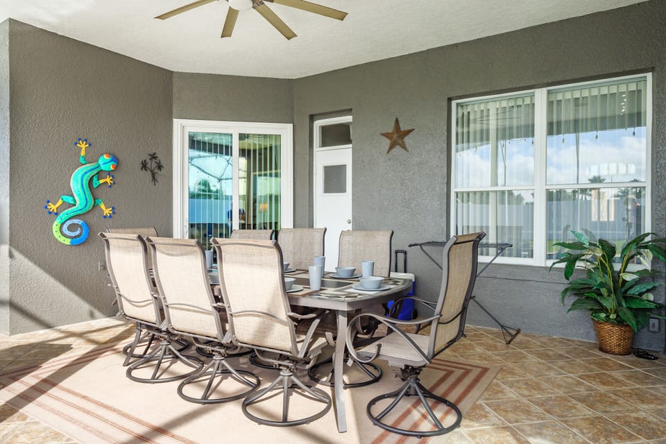 Outdoor dining