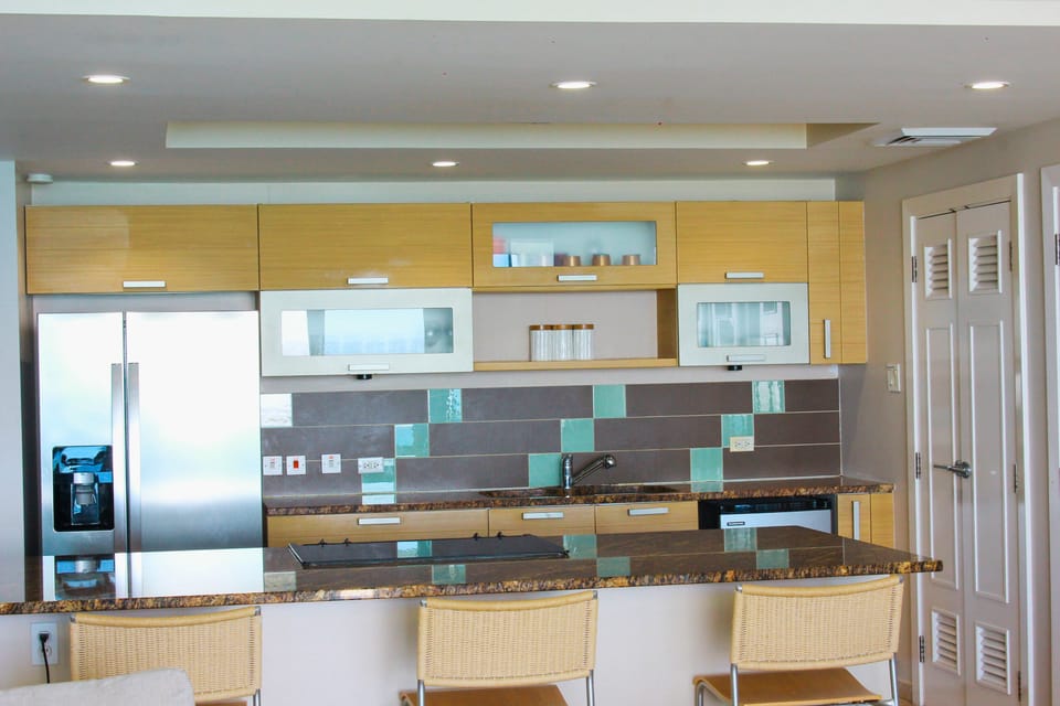 Equipped air-conditioned kitchen, perfect for preparing meals while staying.
