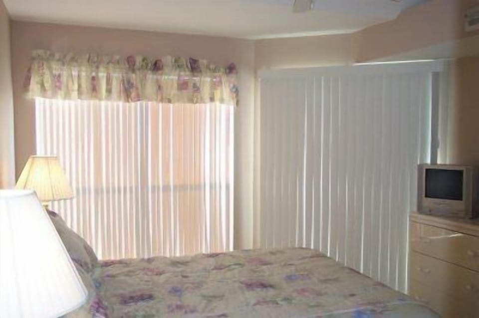 Master Bedroom with Priviate Bath - 2 BR + Large Loft/2.5 Bath Condo.