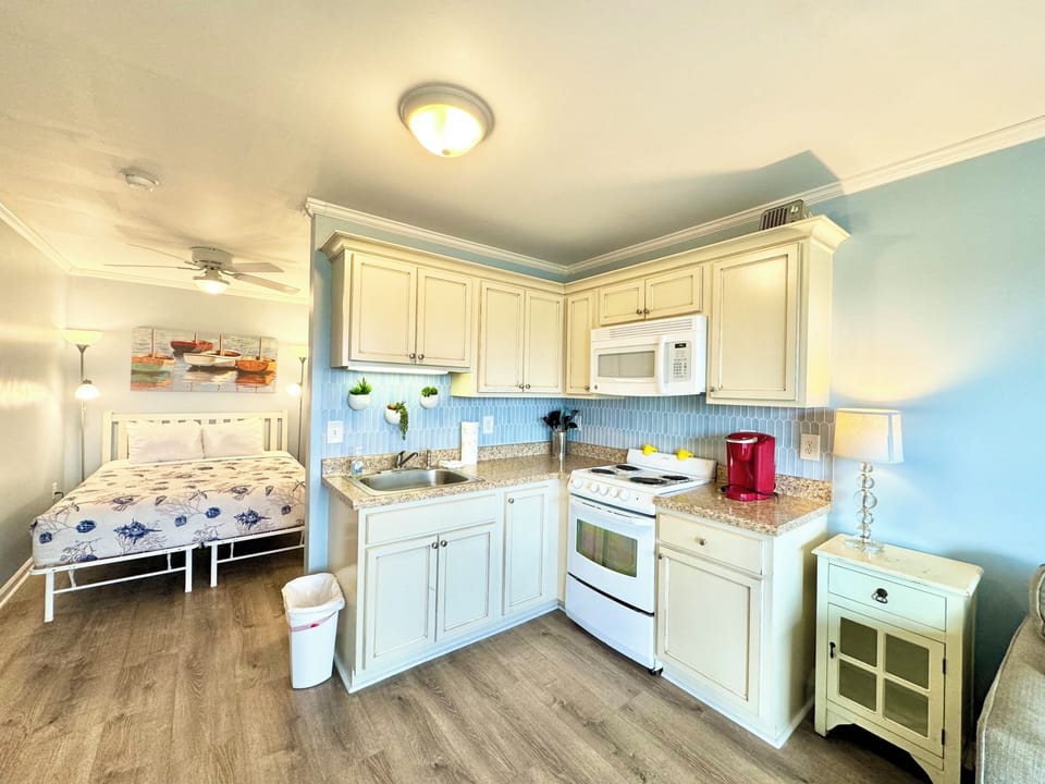 Kitchen/bedroom area.