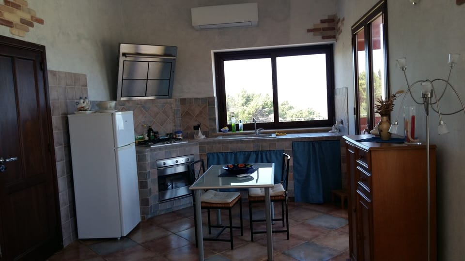 Fitted kitchen