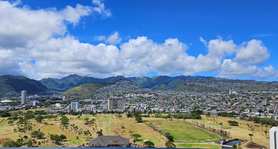 View looking out from Lanai (Alawai Golfcourse and Ko'olau Mountains)