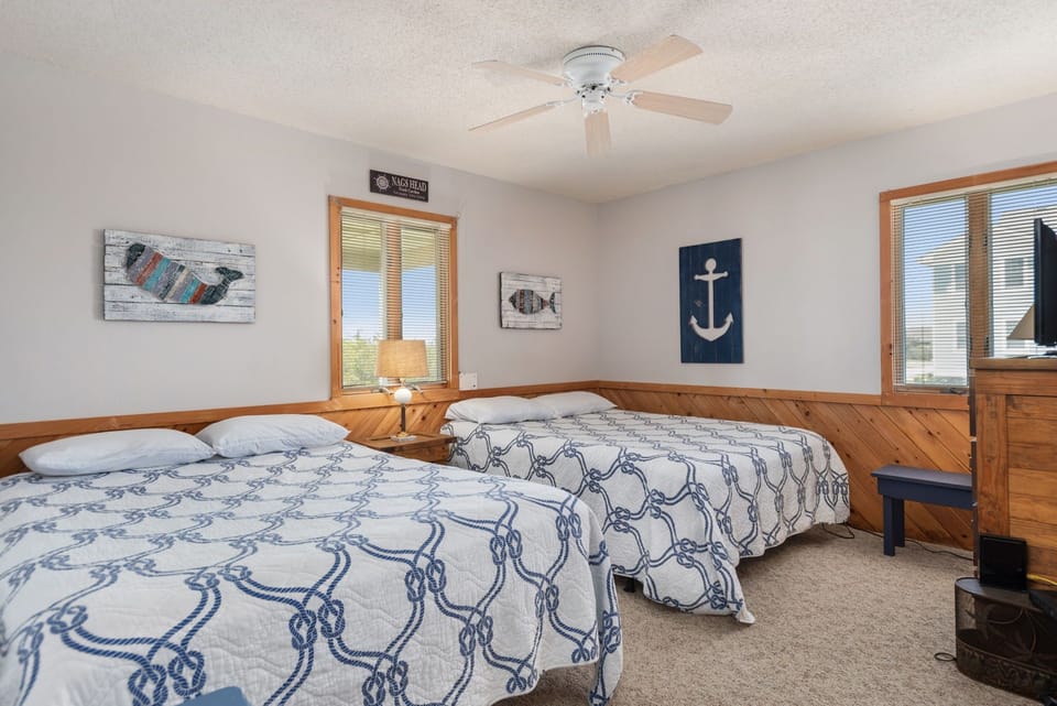 Large guest room w/ 2 queen beds and smart tv.
