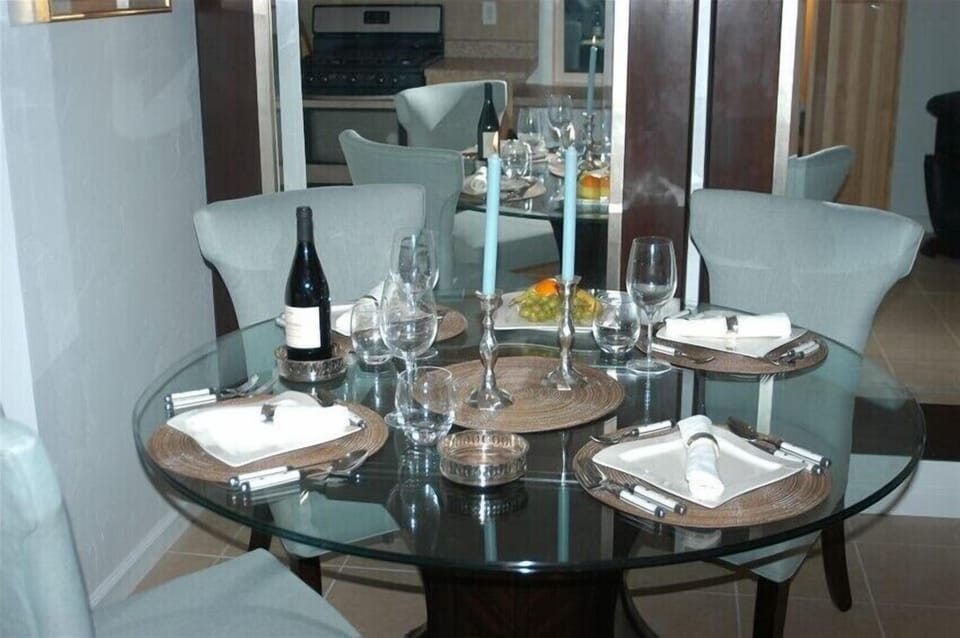 Elegant dinner service for 4