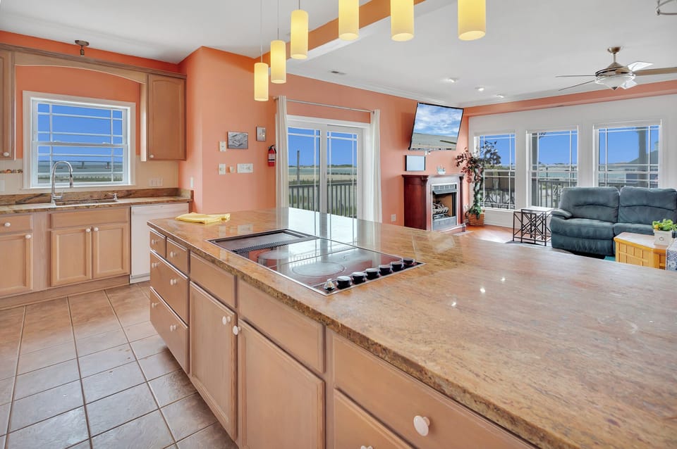 ❤️ Exquisite Gourmet Kitchen, The Island is HUGE!