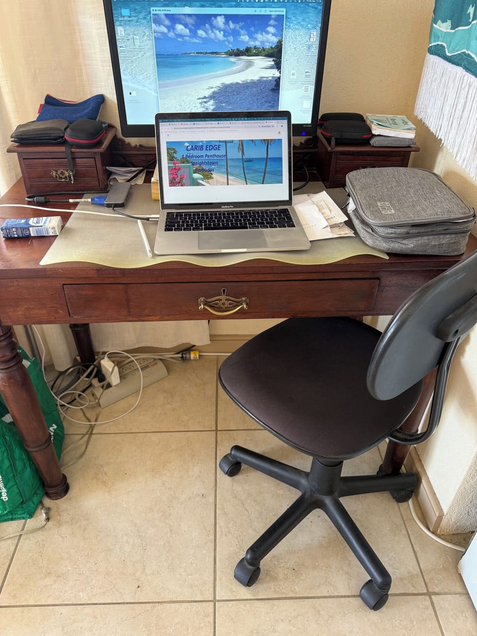 Working desk with extra monitor