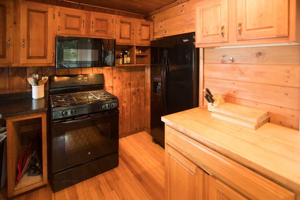 Kitchen (new appliances featured)