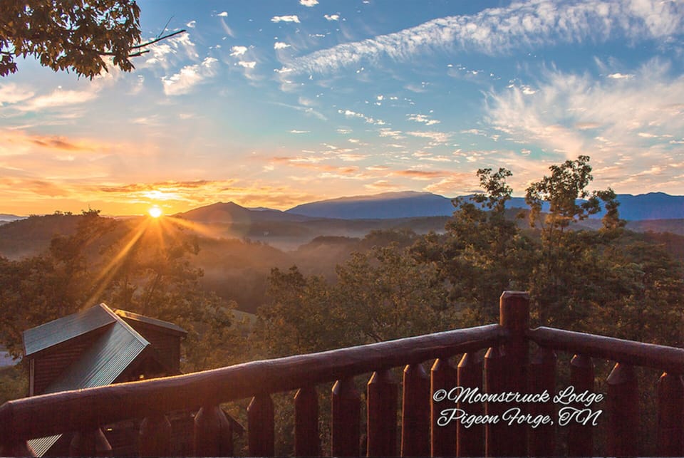 Daybreak at Moonstrucklodge!