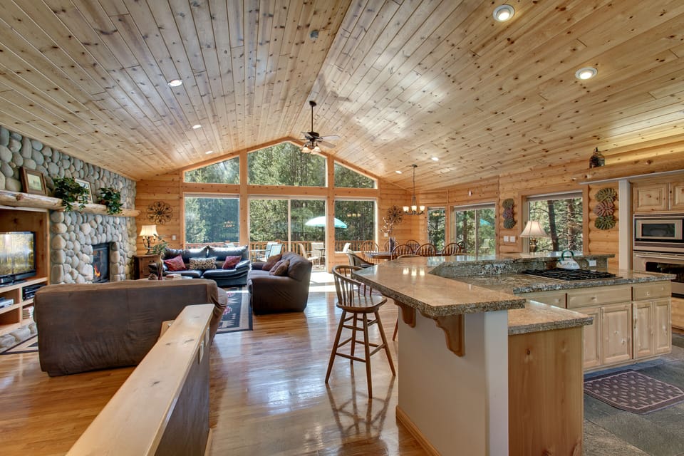 Great room/Living room.Open floor plan,  large window to capture the view