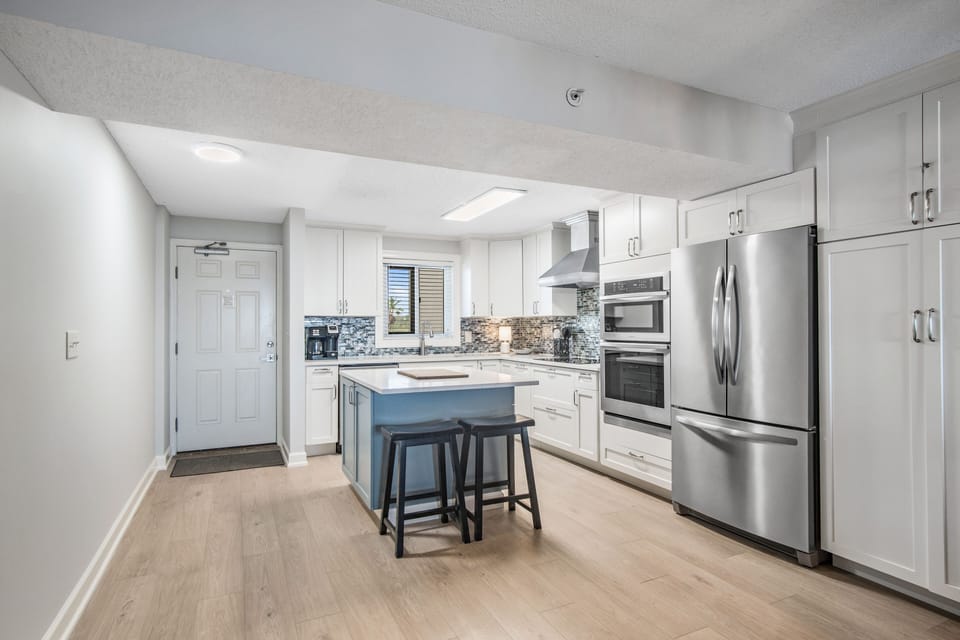 Beautiful kitchen allows you to enjoy preparing meals while having space