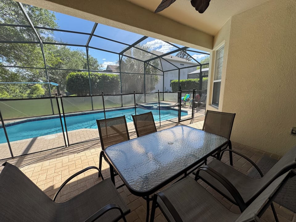 Private pool and hot tub. Covered patio table seats 6. Child safety fence.