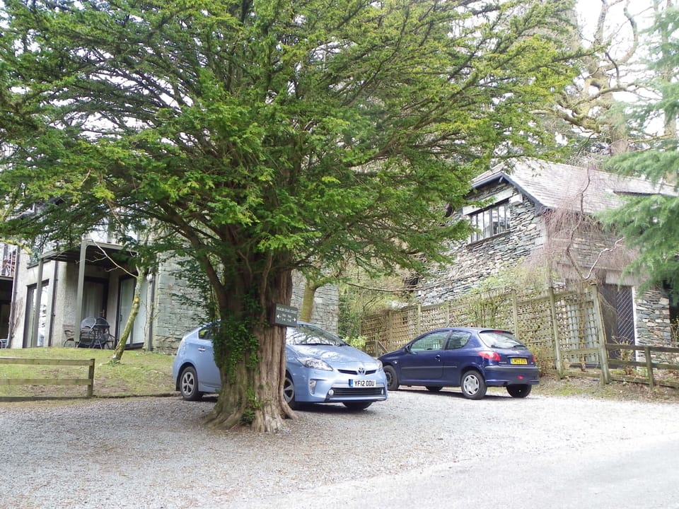 Neaum Crag Court is a small group of 16 flats set within the Neaum Crag Estate.