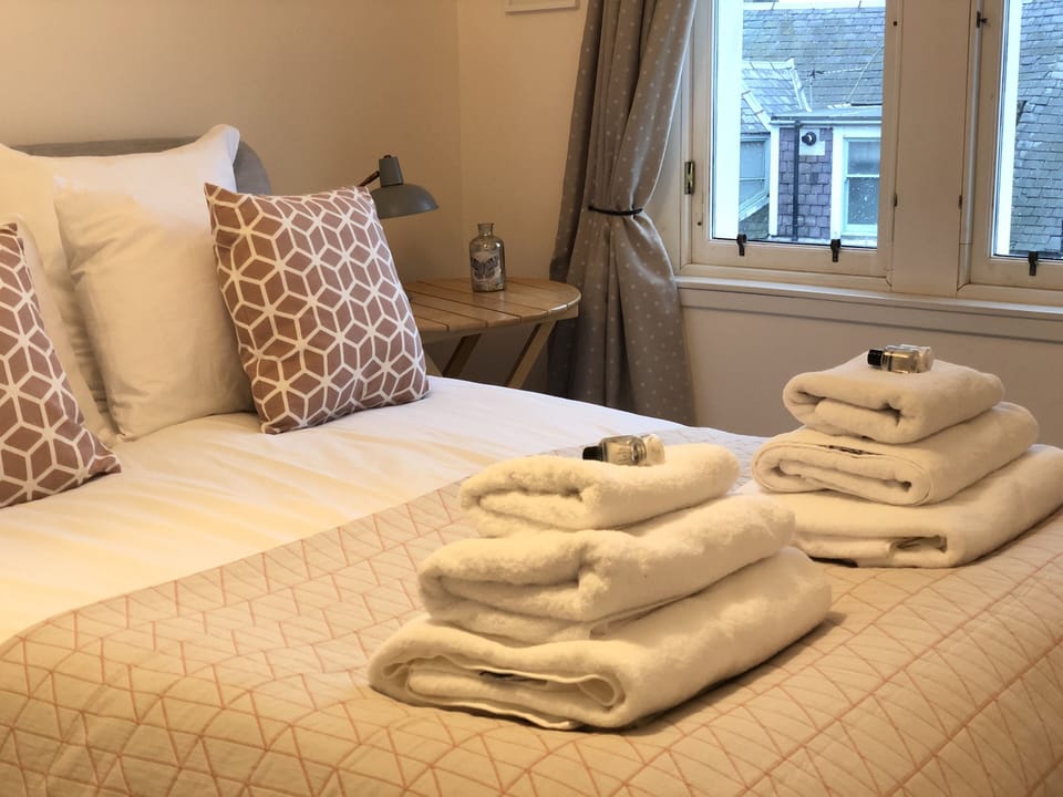 Double ensuite bedroom with sea view.