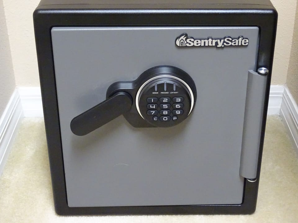 BIG DIGITAL SAFE