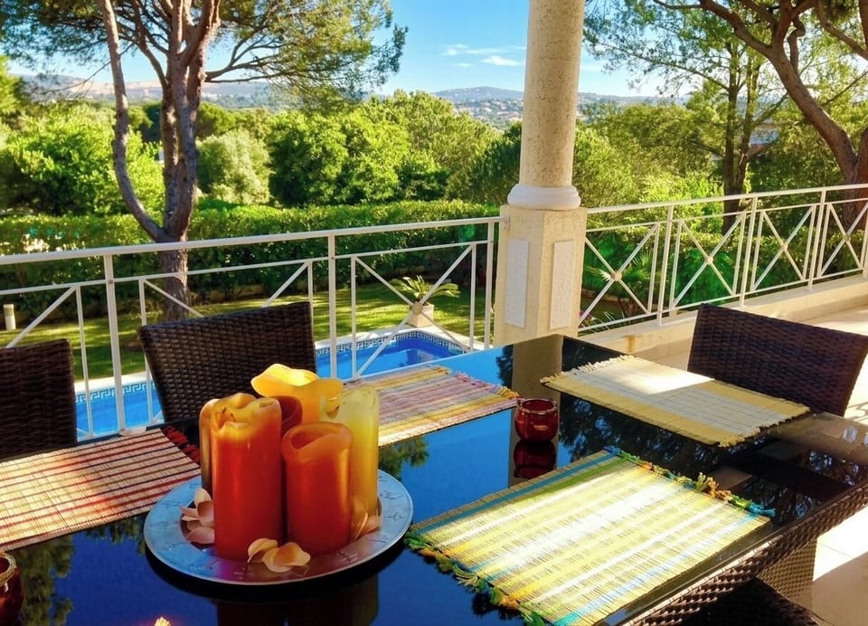 Alfresco dining 