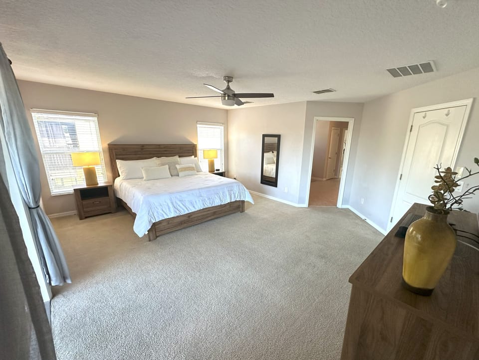 Master bedroom with en-suite and dressing room